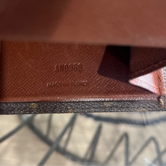 LOUIS VUITTON Compact Elise Monogram Wallet. Unisex. Excellent condition. - Picture 6 of 14